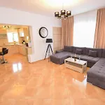 Highstyle Downtown Apartment